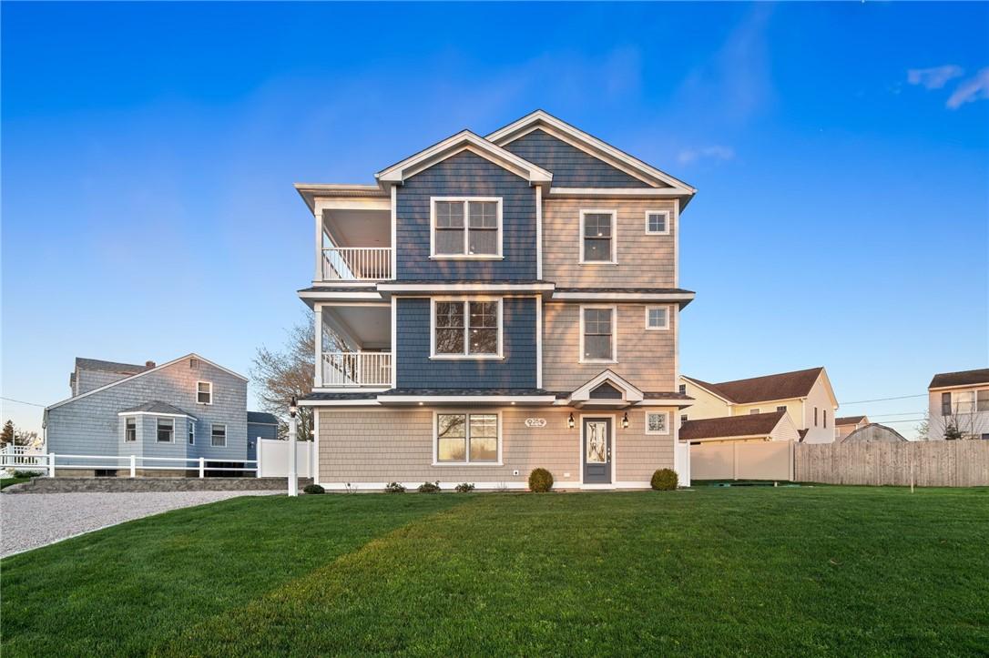 Image 2: 3 level living perfect for multigenerational livin