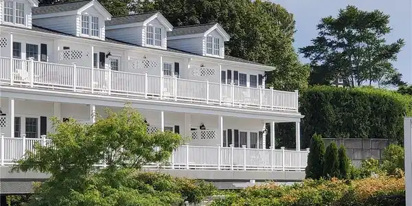 44 Bay Street