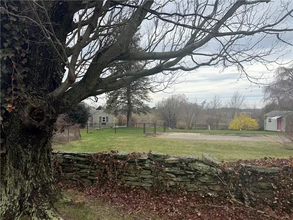 Image 1: Great Piece of Portsmouth over 1/2 acre next to La