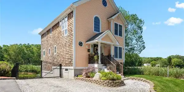 16 Capen Street