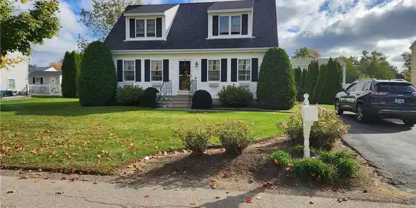 27 Hamlet Court
