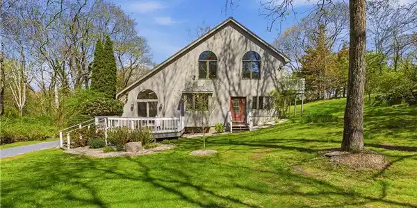 81 Seapowet Avenue