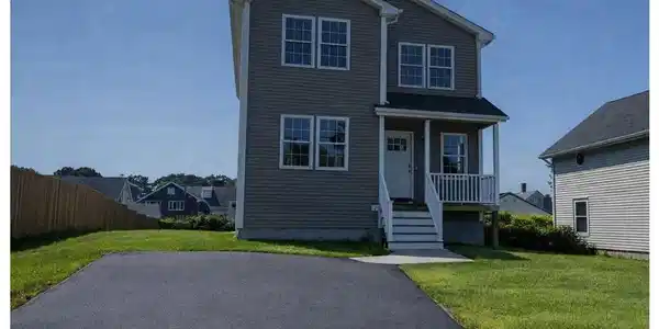 27 Hoppin Avenue