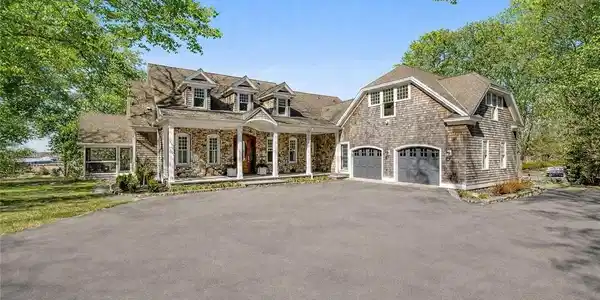 7 Spring Pond Road