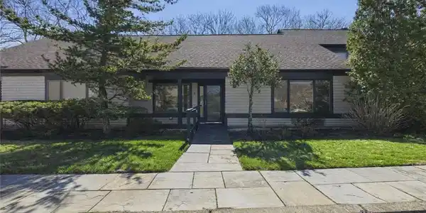 4 Meadowbrook Way