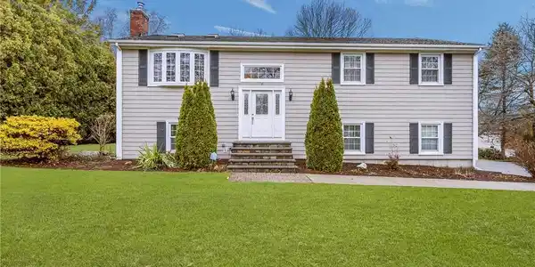 3 Betsy Drive