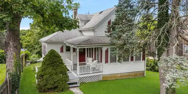 21 Bluff Avenue