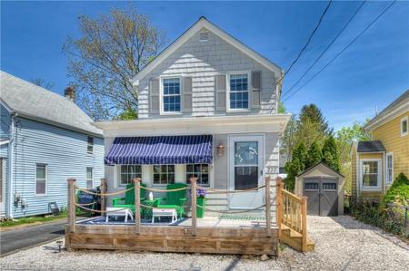 220 Narragansett Avenue