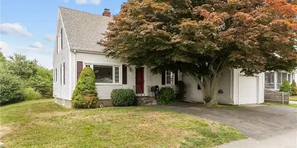 16 Narragansett Avenue