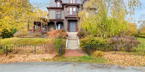 51 Hesper Drive