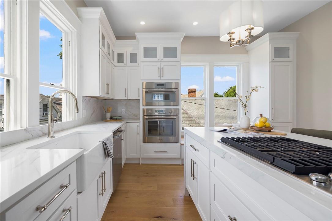 Image 4: kitchen