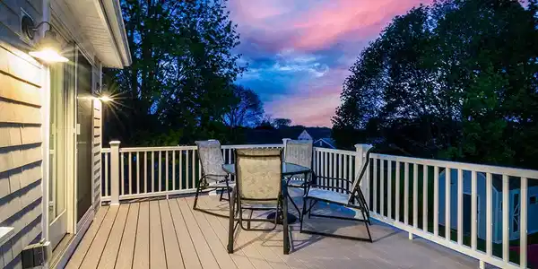 Image 4: 2nd floor back deck