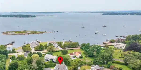 Image 2: Beautiful coastal location!