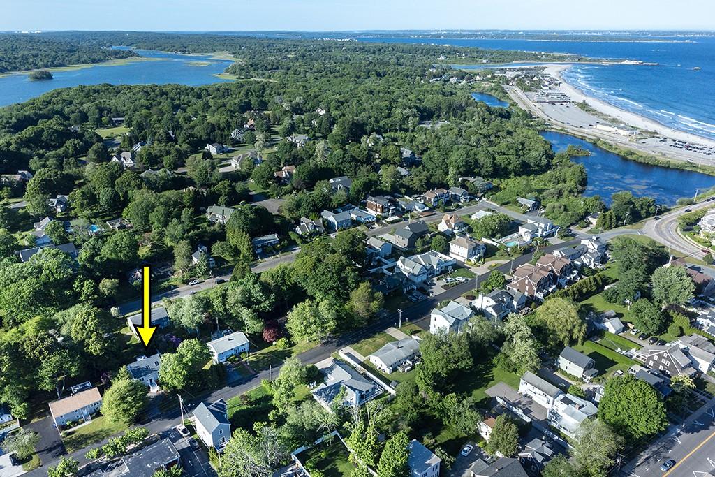 Image 3: Walking distance to Narragansett Town Beach and lo