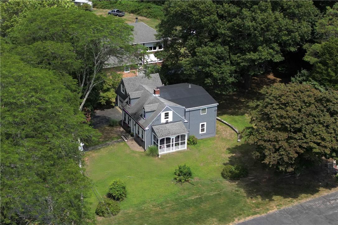 Image 2: Side view, lot is deep behind home.