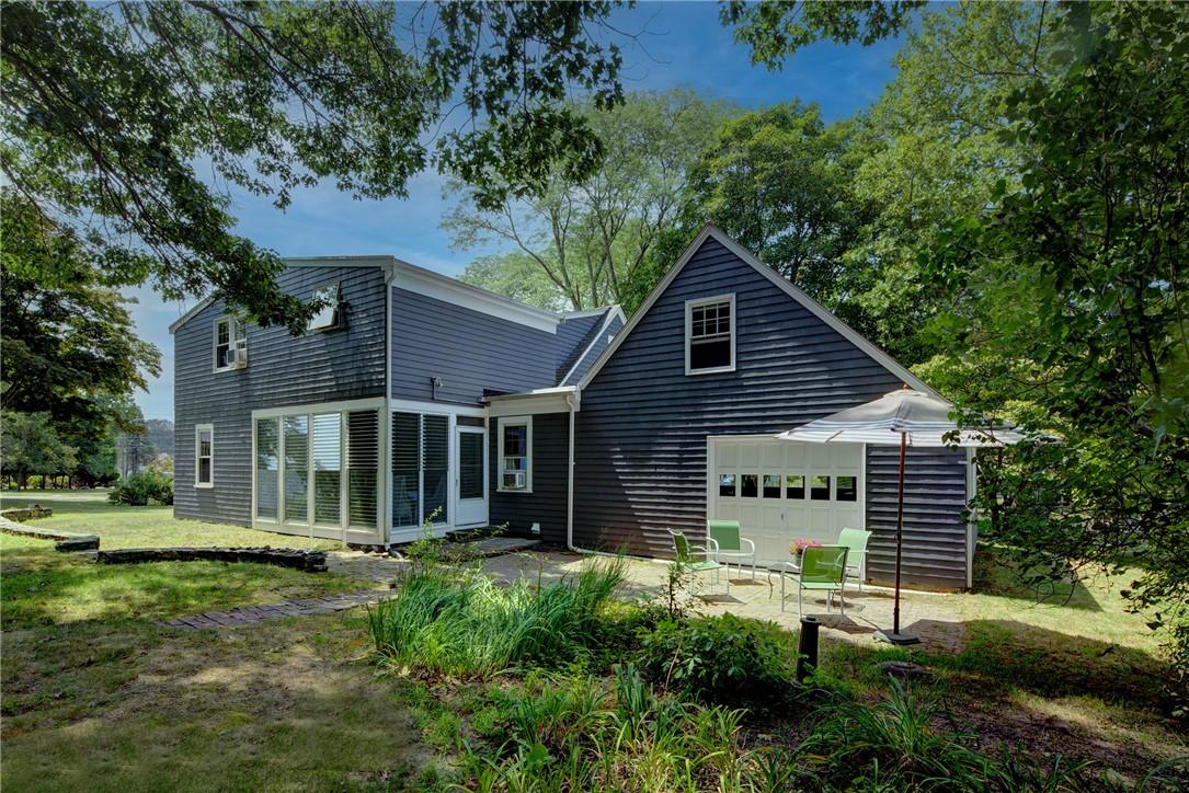 Image 3: 2nd garage bay access from rear patio