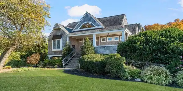 27 West Willow Lane