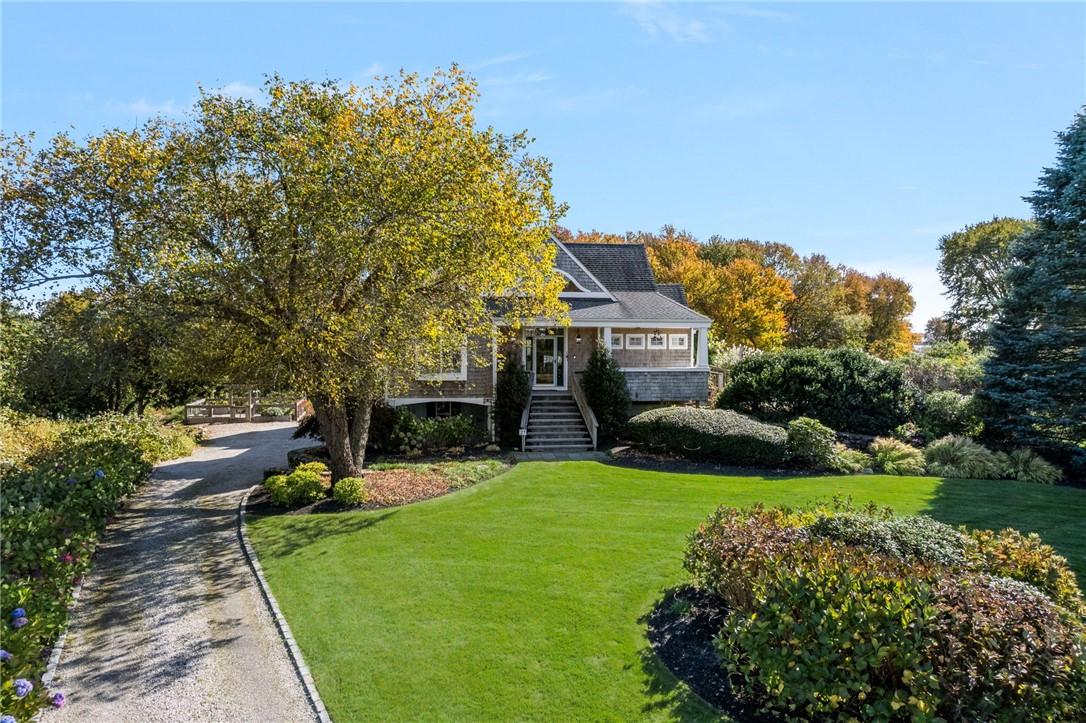 Image 2: 27 West Willow Lane
Custom built- 1 owner home.