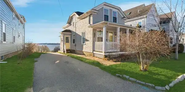 200 Narragansett Avenue