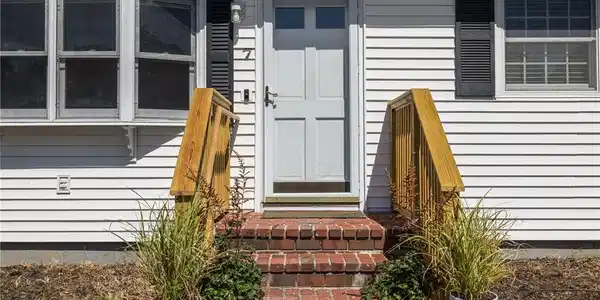 Image 4: New handrails.