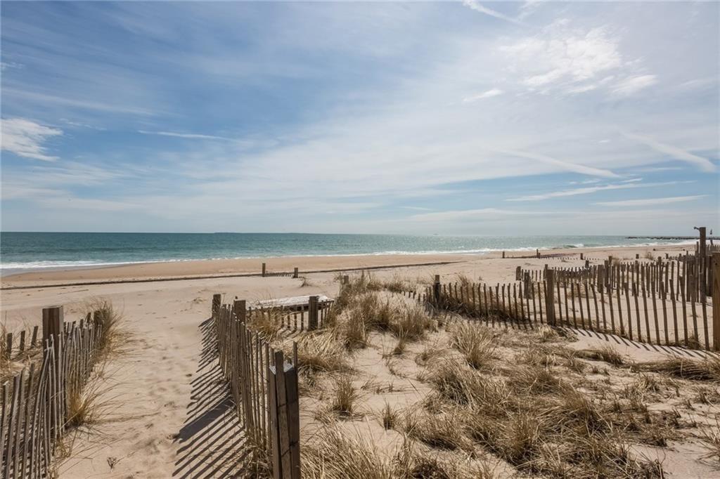 Image 4: beachfront lot included!