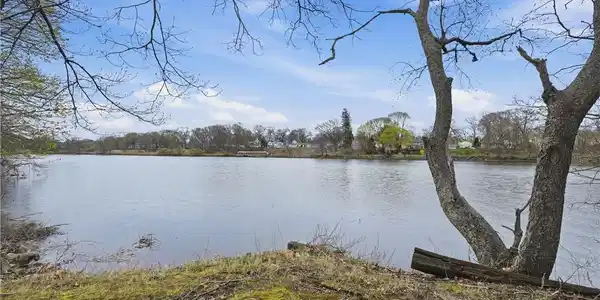 Image 3: Possible access to water.