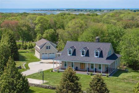 6 Moorings Way