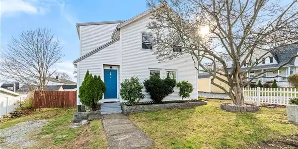32 Surf Avenue