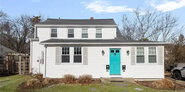 7 Bay Avenue