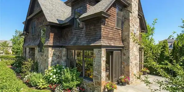 29 Prairie Avenue