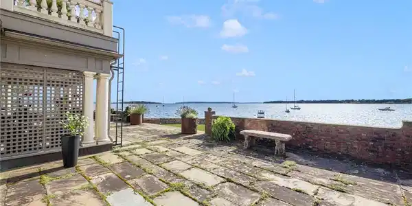 Image 3: This residence has exclusive use of the private te