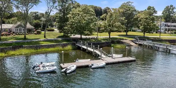 Image 3: Harbour's dock on Mathewson
