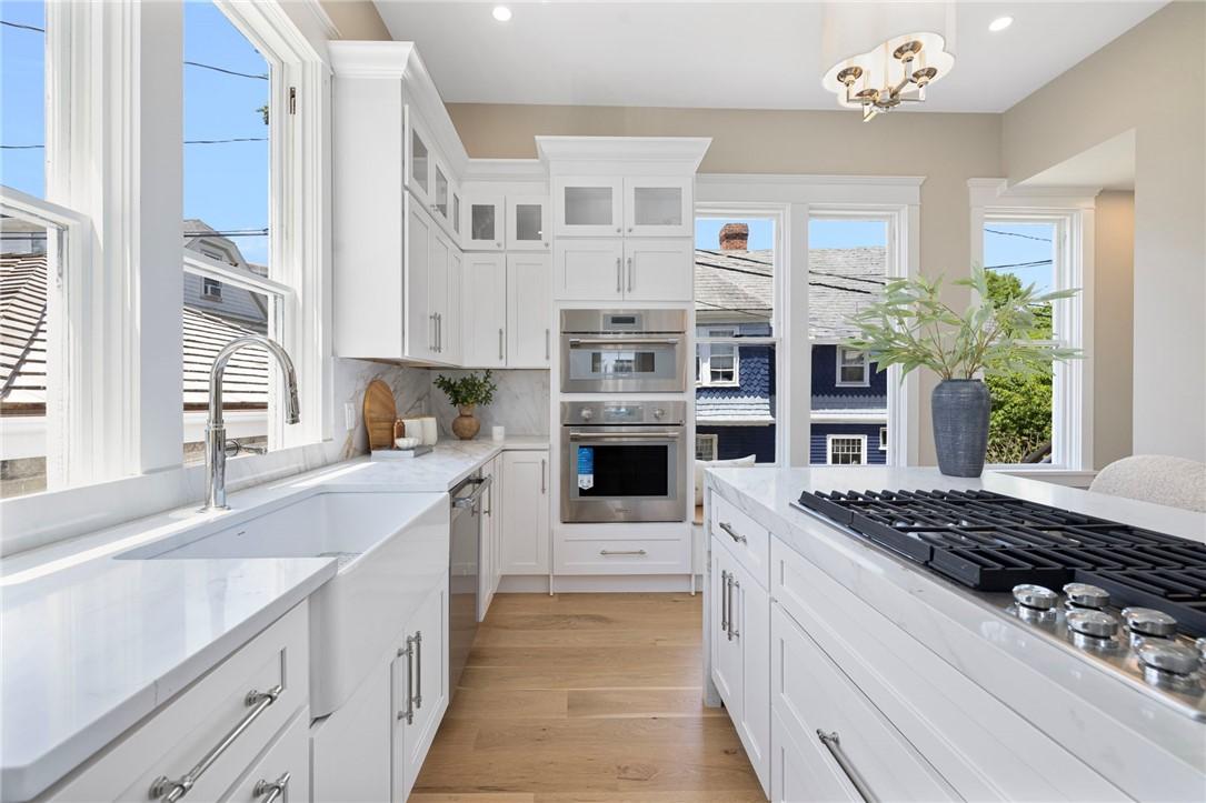 Image 3: Kitchen