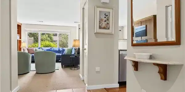 Image 3: Entryway