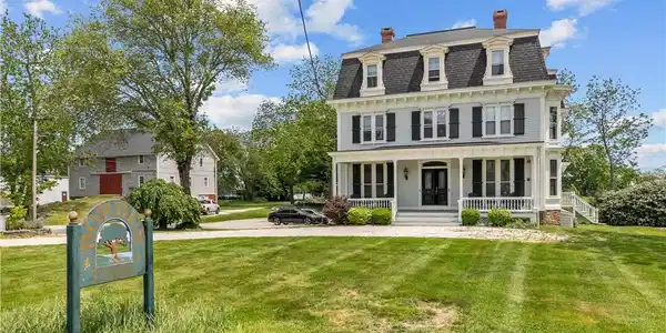 2951 East Main Road