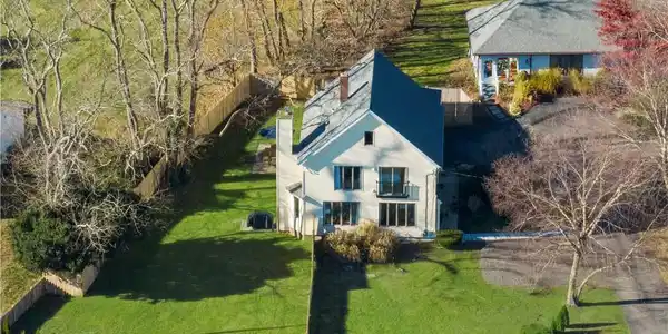 1705 Wampanoag Trail