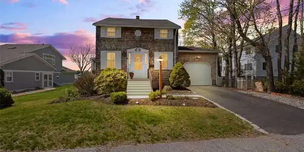 25 King Philip Avenue