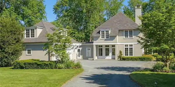 9 Ocean Lawn Lane