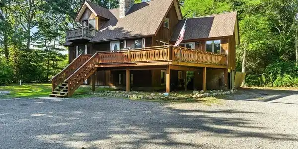 130 South Niantic Drive