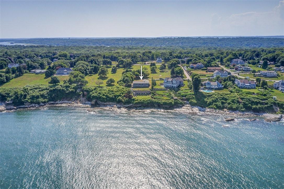 Image 1: Magnificent Waterfront in Beautiful Narragansett.