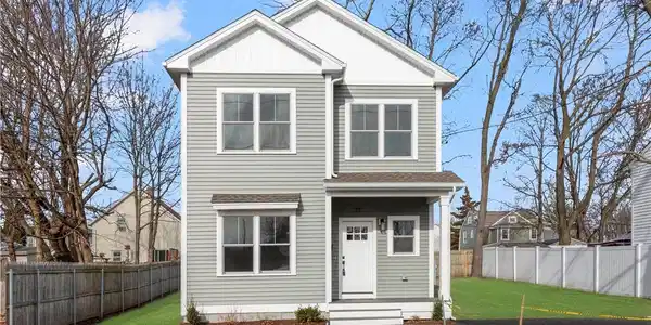 27 Holly Street