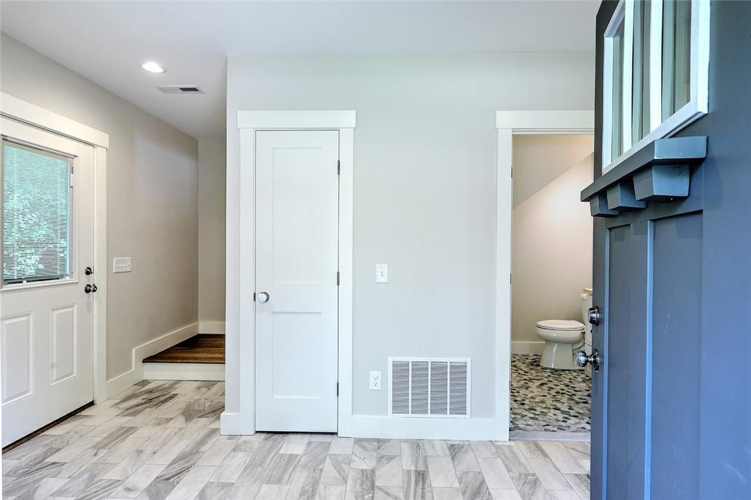 Image 3: Front entry