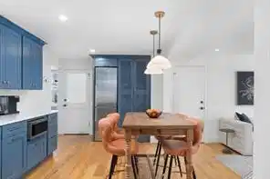Image 4: Kitchen