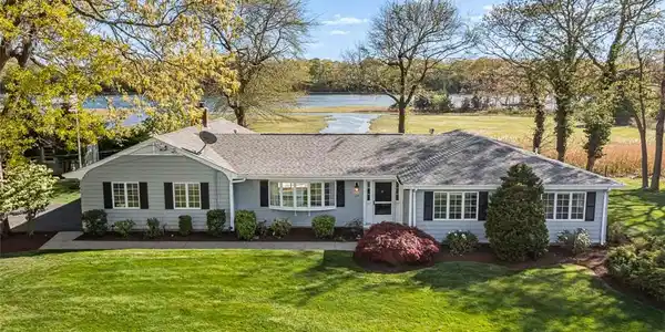 33 Meadowbrook Drive