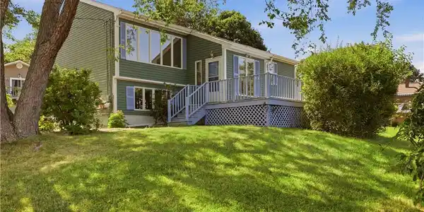 125 Colonial Avenue