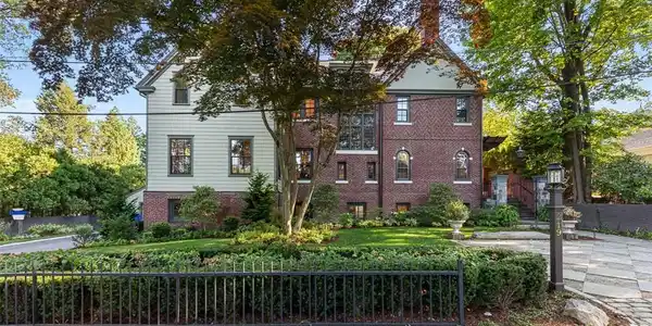 79 Clarendon Avenue