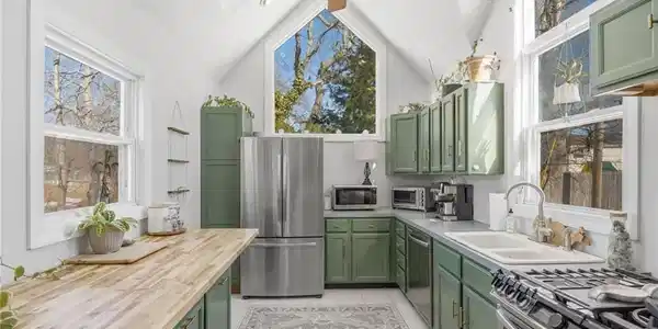 Image 2: Kitchen