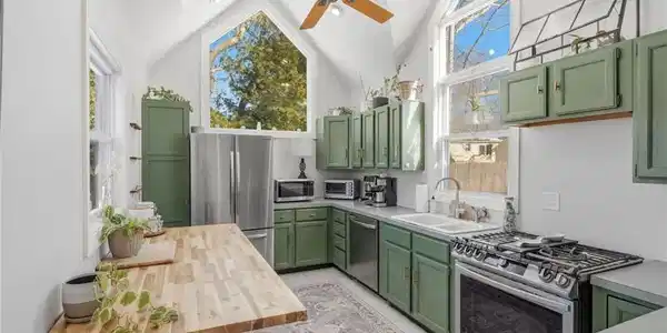 Image 3: Kitchen - new butcher block island counter