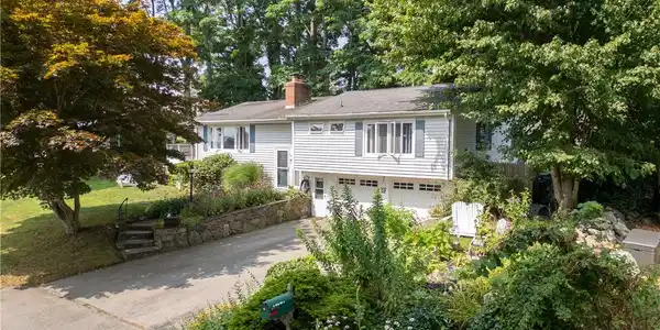 30 Johnnycake Lane