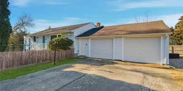 382 Beavertail Road